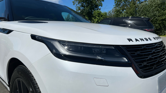 Land Rover Range Rover Velar 2.0 D200 MHEV Belgravia Edition 5dr Auto Diesel Estate - Image 17